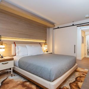 Deluxe King Room Mobility Access